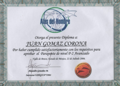 Vista previa del diploma de Juan Gomez Corona para volar parapentes biplaza.